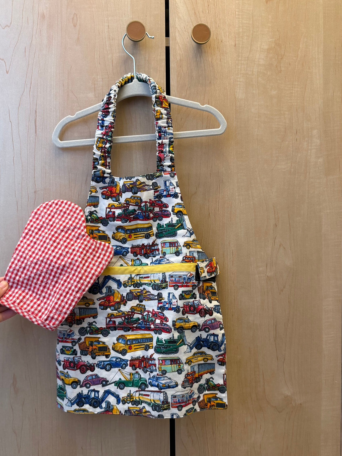 Play Apron with Vintage Cars/Trucks Print and Red Gingham Oven Mitt Set