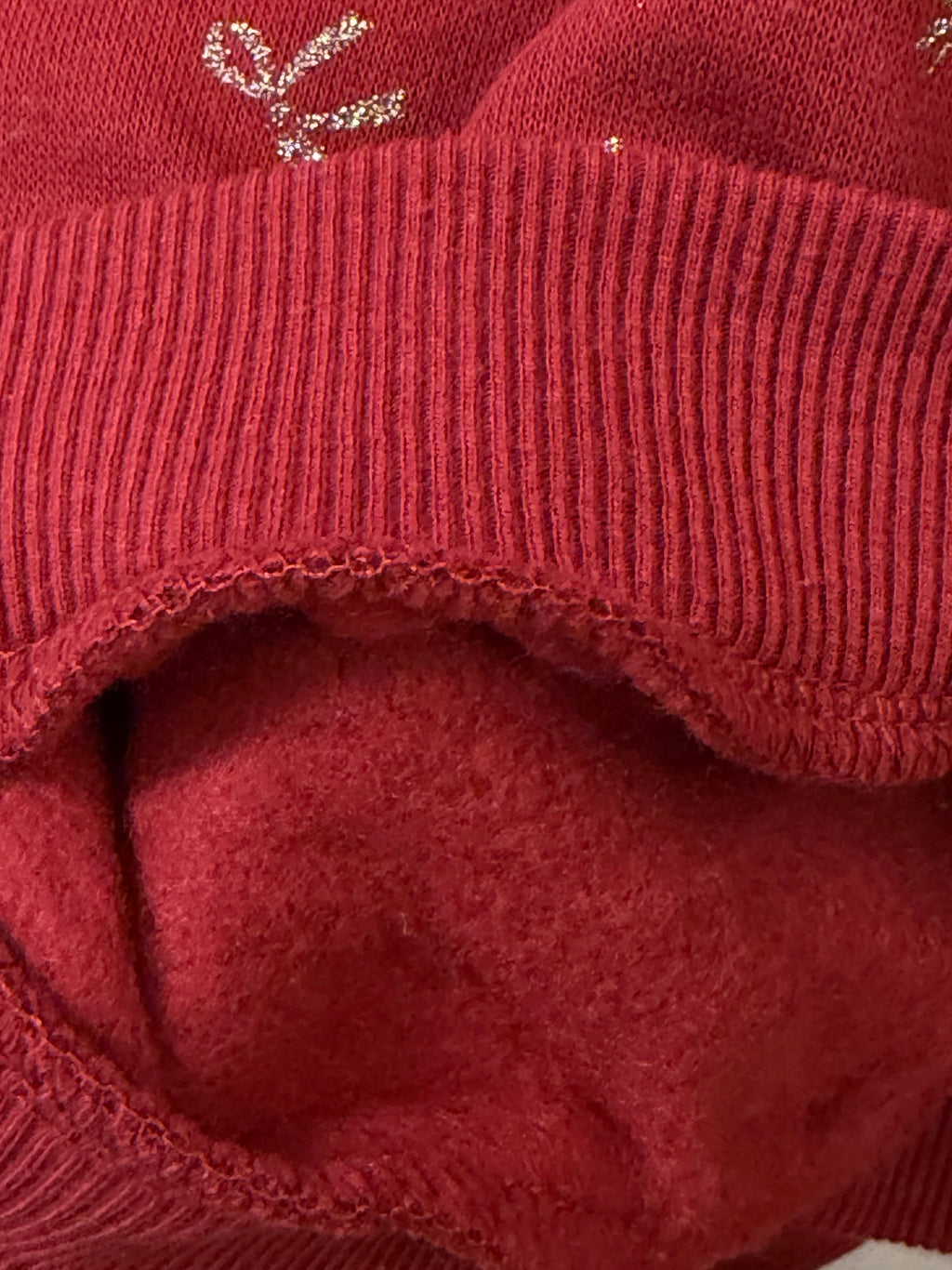 Petit Lem’s Mini Threads Red Crewneck Sweater and Jogger Set with Metallic Bow Details — 6-9m